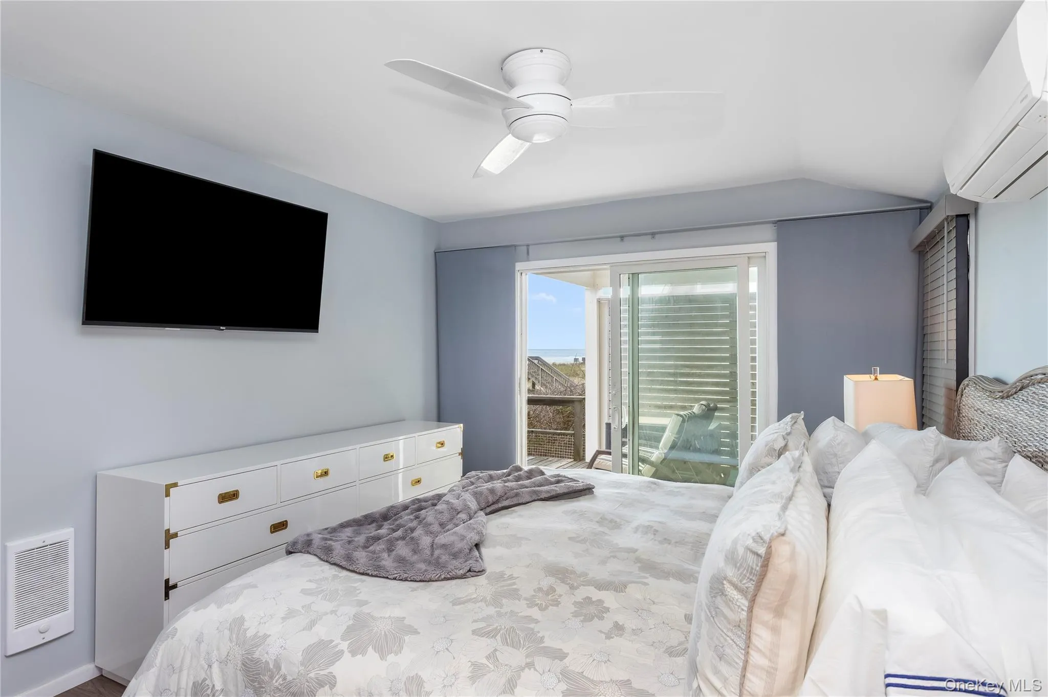 128 Walnut Walk, Islip, NY, 4 Bedrooms Bedrooms, 7 Rooms Rooms,2 BathroomsBathrooms,Residential Sale,For Rent,Walnut,0,1001515 128 Walnut Walk, Islip, NY, 4 Bedrooms Bedrooms, 7 Rooms Rooms,2 BathroomsBathrooms,Residential Sale,For Rent,Walnut,0,1001515