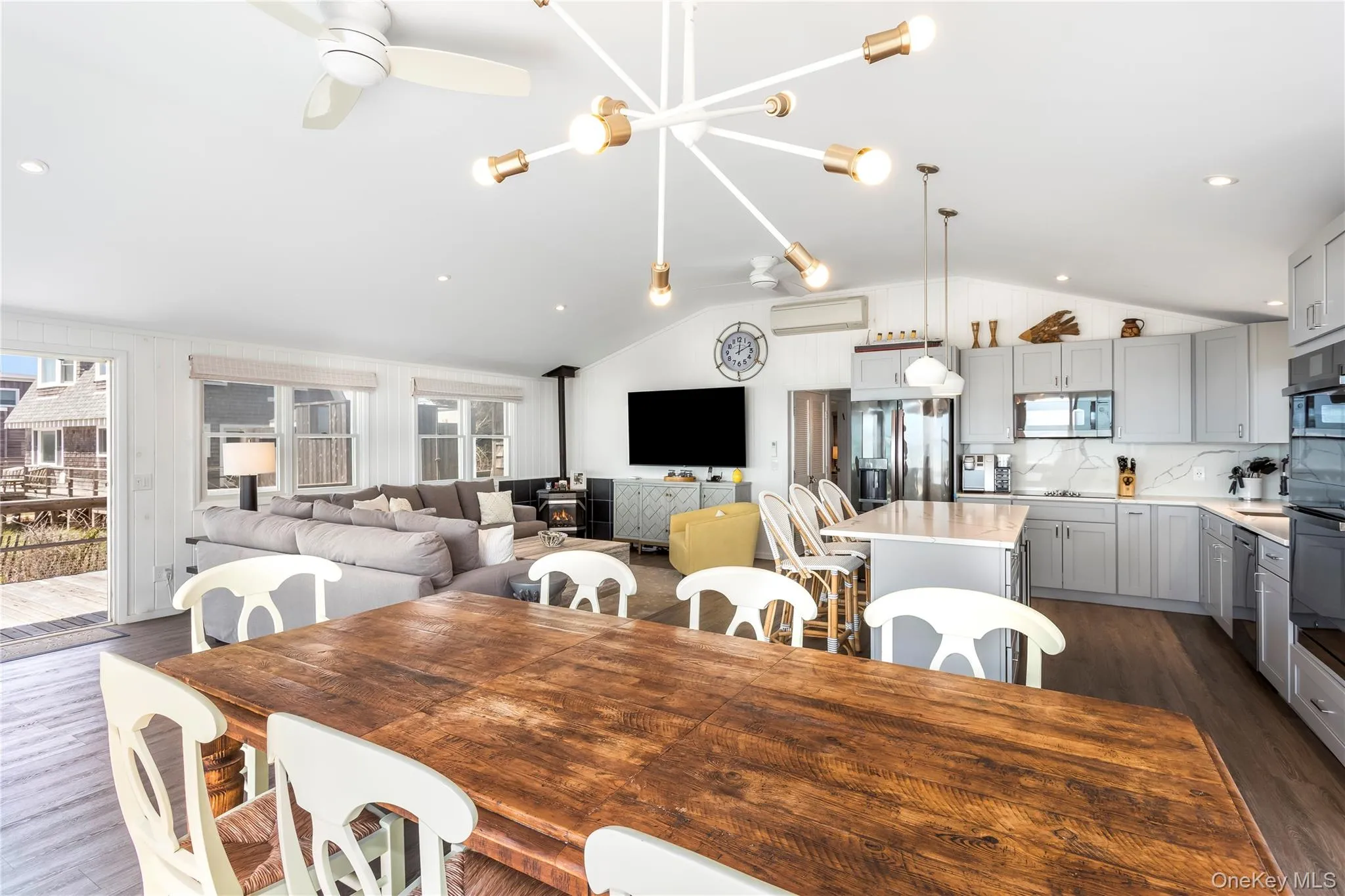 128 Walnut Walk, Islip, NY, 4 Bedrooms Bedrooms, 7 Rooms Rooms,2 BathroomsBathrooms,Residential Sale,For Rent,Walnut,0,1001515 128 Walnut Walk, Islip, NY, 4 Bedrooms Bedrooms, 7 Rooms Rooms,2 BathroomsBathrooms,Residential Sale,For Rent,Walnut,0,1001515