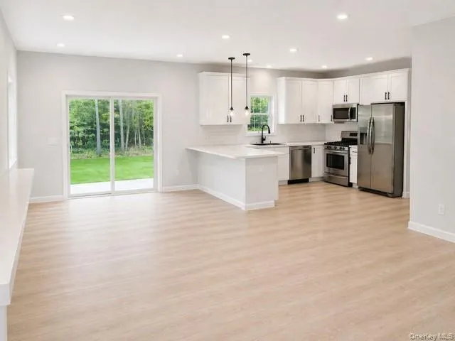 321 Union Avenue, Riverhead, NY, 7 Bedrooms Bedrooms, 11 Rooms Rooms,4 BathroomsBathrooms,Residential Sale,For Rent,Union,0,1001523 321 Union Avenue, Riverhead, NY, 7 Bedrooms Bedrooms, 11 Rooms Rooms,4 BathroomsBathrooms,Residential Sale,For Rent,Union,0,1001523