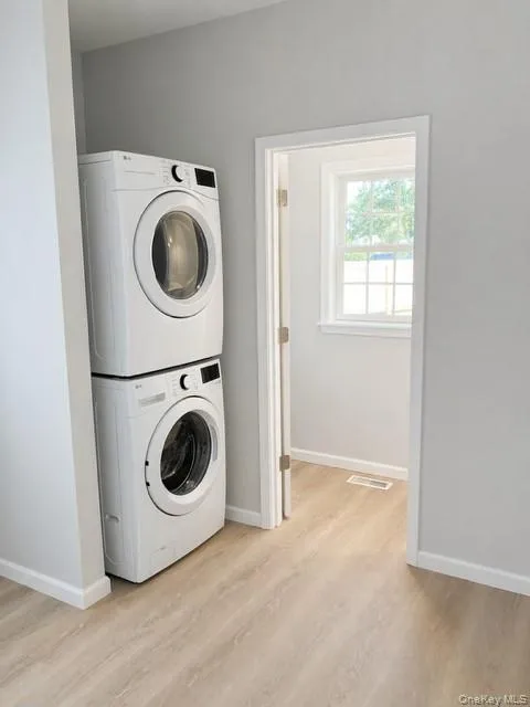 321 Union Avenue, Riverhead, NY, 7 Bedrooms Bedrooms, 11 Rooms Rooms,4 BathroomsBathrooms,Residential Sale,For Rent,Union,0,1001523 321 Union Avenue, Riverhead, NY, 7 Bedrooms Bedrooms, 11 Rooms Rooms,4 BathroomsBathrooms,Residential Sale,For Rent,Union,0,1001523