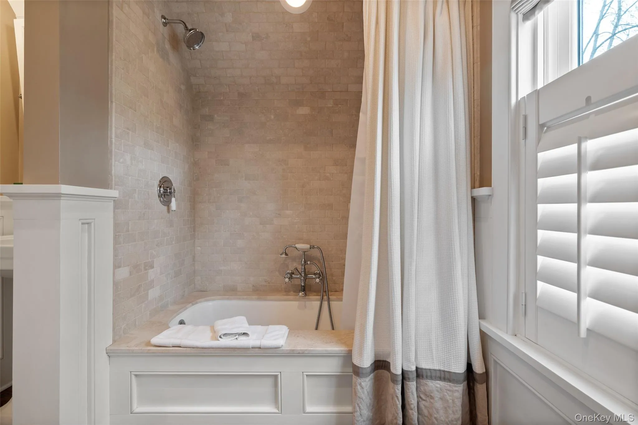 1 Meadow Way, East Hampton, NY, 4 Bedrooms Bedrooms, 7 Rooms Rooms,4 BathroomsBathrooms,Residential Lease,For Rent,Meadow,0,1001534 1 Meadow Way, East Hampton, NY, 4 Bedrooms Bedrooms, 7 Rooms Rooms,4 BathroomsBathrooms,Residential Lease,For Rent,Meadow,0,1001534
