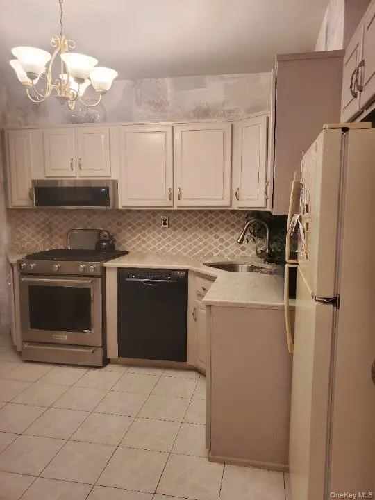 3431 82nd Street, New York, NY, 3 Bedrooms Bedrooms, 6 Rooms Rooms,1 BathroomBathrooms,Residential,For Rent,82nd Street,0,1001543 3431 82nd Street, New York, NY, 3 Bedrooms Bedrooms, 6 Rooms Rooms,1 BathroomBathrooms,Residential,For Rent,82nd Street,0,1001543