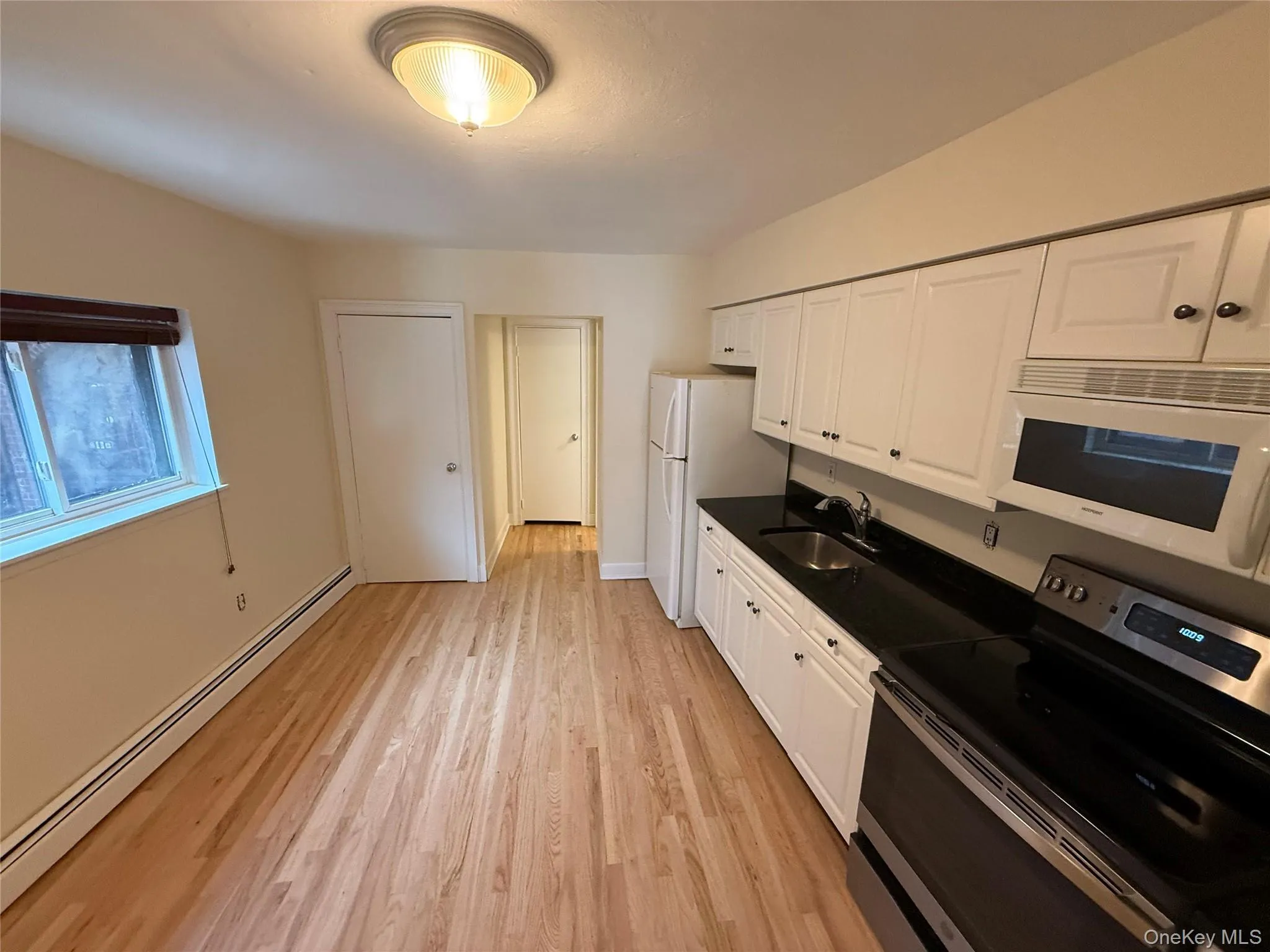 125 C Deer Park Ave, Babylon, NY, 2 Bedrooms Bedrooms, 4 Rooms Rooms,1 BathroomBathrooms,Residential Lease,For Rent,Deer Park Ave,0,1001544 125 C Deer Park Ave, Babylon, NY, 2 Bedrooms Bedrooms, 4 Rooms Rooms,1 BathroomBathrooms,Residential Lease,For Rent,Deer Park Ave,0,1001544