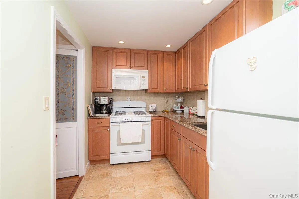 19815 33rd Avenue, New York, NY, 3 Bedrooms Bedrooms, 7 Rooms Rooms,1 BathroomBathrooms,Residential,For Rent,33rd,0,1001549 19815 33rd Avenue, New York, NY, 3 Bedrooms Bedrooms, 7 Rooms Rooms,1 BathroomBathrooms,Residential,For Rent,33rd,0,1001549