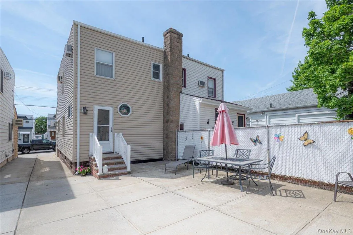 19815 33rd Avenue, New York, NY, 3 Bedrooms Bedrooms, 7 Rooms Rooms,1 BathroomBathrooms,Residential,For Rent,33rd,0,1001549 19815 33rd Avenue, New York, NY, 3 Bedrooms Bedrooms, 7 Rooms Rooms,1 BathroomBathrooms,Residential,For Rent,33rd,0,1001549
