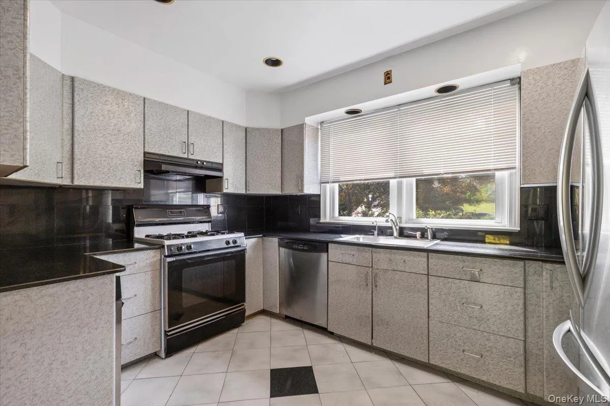 68 Brendon Hill Road, Yonkers, NY, 3 Bedrooms Bedrooms, 7 Rooms Rooms,2 BathroomsBathrooms,Residential,For Rent,Brendon Hill,0,1001552 68 Brendon Hill Road, Yonkers, NY, 3 Bedrooms Bedrooms, 7 Rooms Rooms,2 BathroomsBathrooms,Residential,For Rent,Brendon Hill,0,1001552