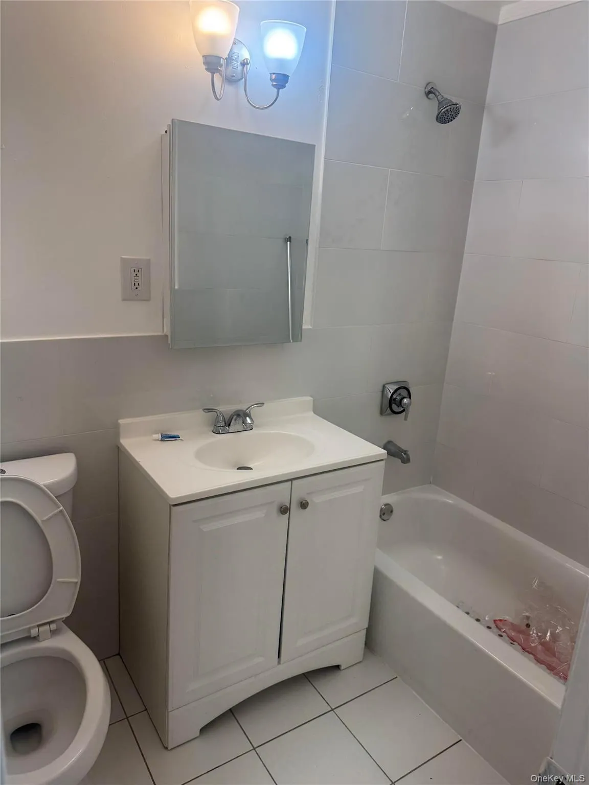 4225 Hill Avenue, New York, NY, 3 Bedrooms Bedrooms, 5 Rooms Rooms,2 BathroomsBathrooms,Residential Lease,For Rent,Hill,0,1001559 4225 Hill Avenue, New York, NY, 3 Bedrooms Bedrooms, 5 Rooms Rooms,2 BathroomsBathrooms,Residential Lease,For Rent,Hill,0,1001559