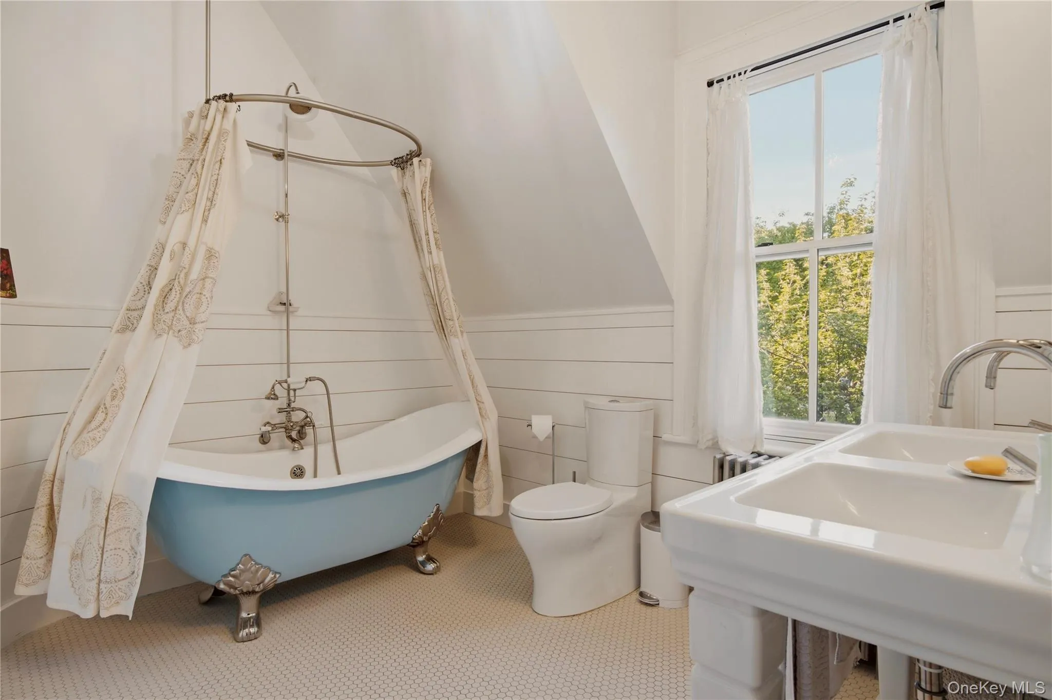Guest bath with claw foot soaking tub Guest bath with claw foot soaking tub