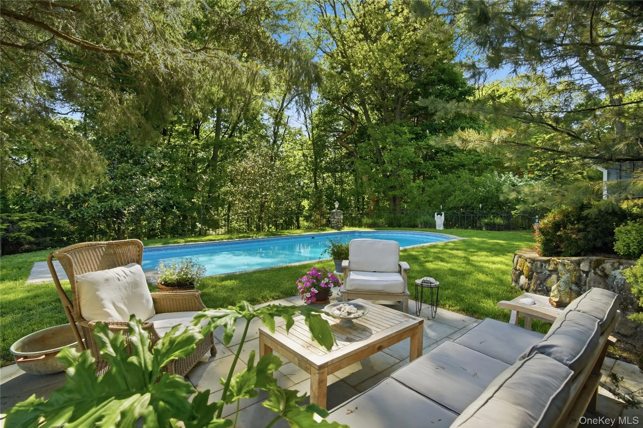 Very private poolside patio Very private poolside patio