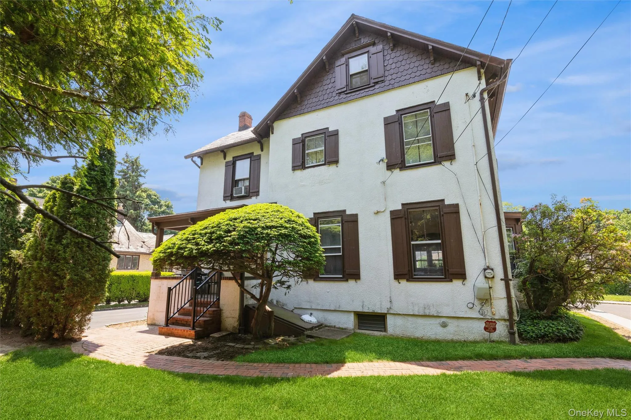 17 Crampton Avenue, North Hempstead, NY, 3 Bedrooms Bedrooms, 10 Rooms Rooms,1 BathroomBathrooms,Residential,For Rent,Crampton,0,1001565 17 Crampton Avenue, North Hempstead, NY, 3 Bedrooms Bedrooms, 10 Rooms Rooms,1 BathroomBathrooms,Residential,For Rent,Crampton,0,1001565