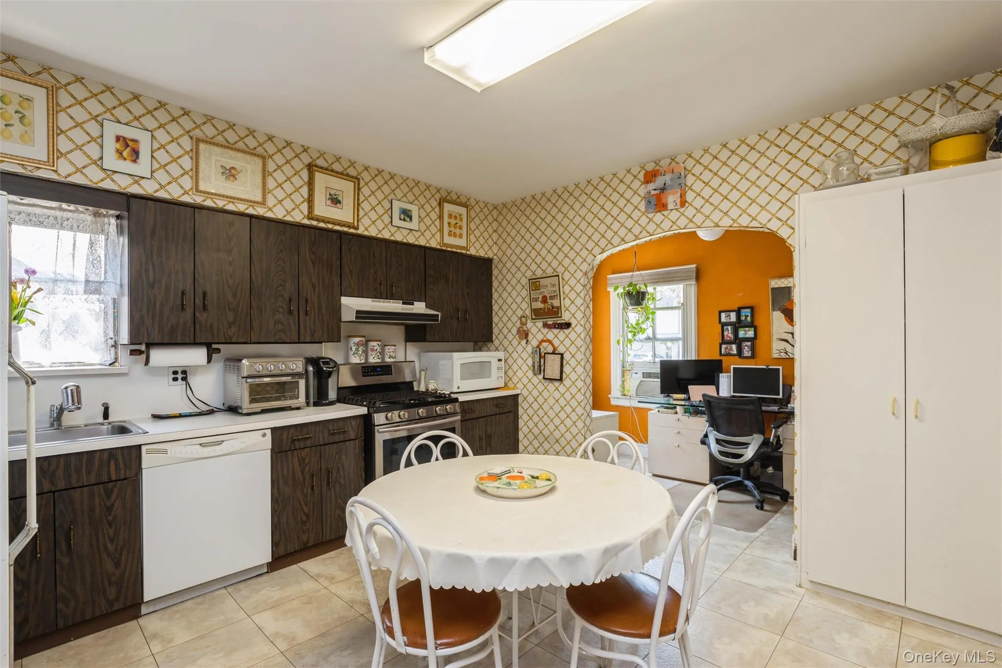 17 Crampton Avenue, North Hempstead, NY, 3 Bedrooms Bedrooms, 10 Rooms Rooms,1 BathroomBathrooms,Residential,For Rent,Crampton,0,1001565 17 Crampton Avenue, North Hempstead, NY, 3 Bedrooms Bedrooms, 10 Rooms Rooms,1 BathroomBathrooms,Residential,For Rent,Crampton,0,1001565
