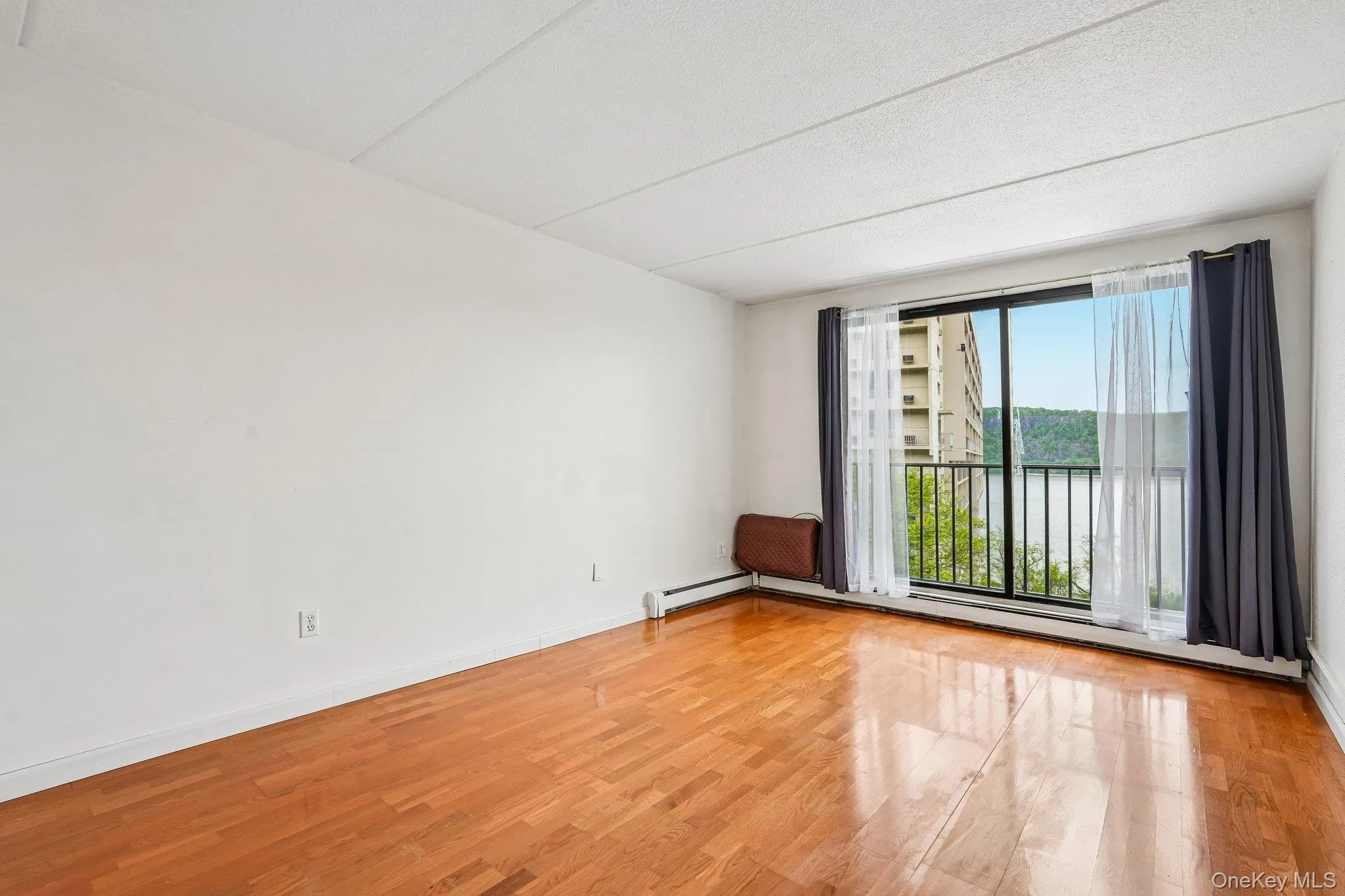 1120 Warburton Avenue, Yonkers, NY, 1 Bedroom Bedrooms, 3 Rooms Rooms,1 BathroomBathrooms,Residential,For Rent,Warburton,0,1001566 1120 Warburton Avenue, Yonkers, NY, 1 Bedroom Bedrooms, 3 Rooms Rooms,1 BathroomBathrooms,Residential,For Rent,Warburton,0,1001566