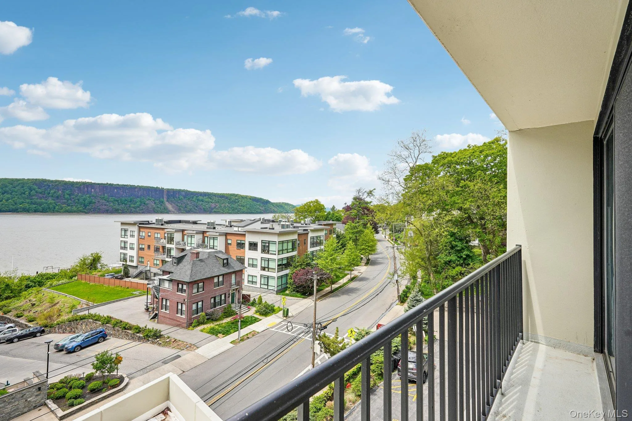 1120 Warburton Avenue, Yonkers, NY, 1 Bedroom Bedrooms, 3 Rooms Rooms,1 BathroomBathrooms,Residential,For Rent,Warburton,0,1001566 1120 Warburton Avenue, Yonkers, NY, 1 Bedroom Bedrooms, 3 Rooms Rooms,1 BathroomBathrooms,Residential,For Rent,Warburton,0,1001566