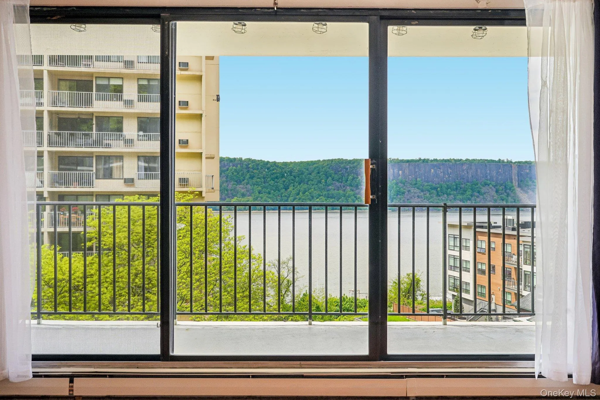 1120 Warburton Avenue, Yonkers, NY, 1 Bedroom Bedrooms, 3 Rooms Rooms,1 BathroomBathrooms,Residential,For Rent,Warburton,0,1001566 1120 Warburton Avenue, Yonkers, NY, 1 Bedroom Bedrooms, 3 Rooms Rooms,1 BathroomBathrooms,Residential,For Rent,Warburton,0,1001566