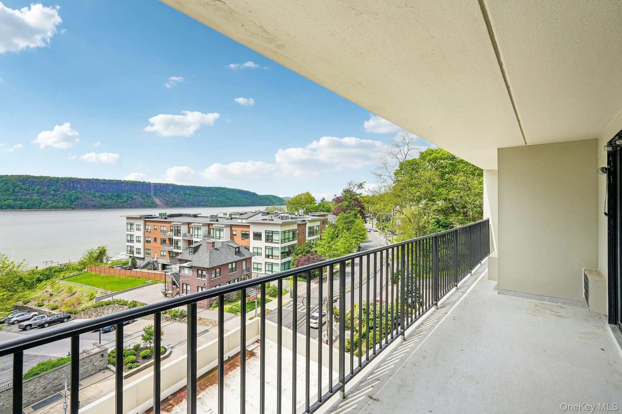1120 Warburton Avenue, Yonkers, NY, 1 Bedroom Bedrooms, 3 Rooms Rooms,1 BathroomBathrooms,Residential,For Rent,Warburton,0,1001566 1120 Warburton Avenue, Yonkers, NY, 1 Bedroom Bedrooms, 3 Rooms Rooms,1 BathroomBathrooms,Residential,For Rent,Warburton,0,1001566