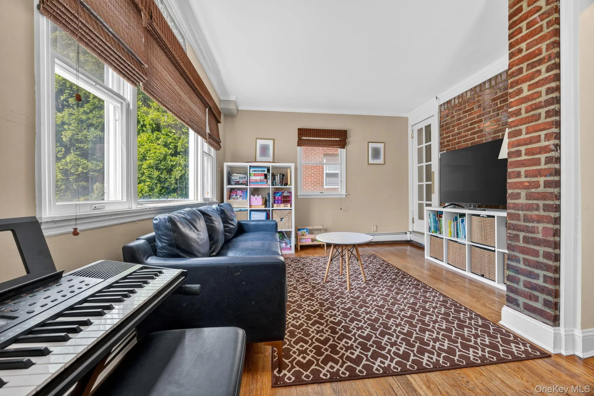 1049 Admont Avenue, Hempstead, NY, 3 Bedrooms Bedrooms, 8 Rooms Rooms,1 BathroomBathrooms,Residential,For Rent,Admont,0,1001567 1049 Admont Avenue, Hempstead, NY, 3 Bedrooms Bedrooms, 8 Rooms Rooms,1 BathroomBathrooms,Residential,For Rent,Admont,0,1001567