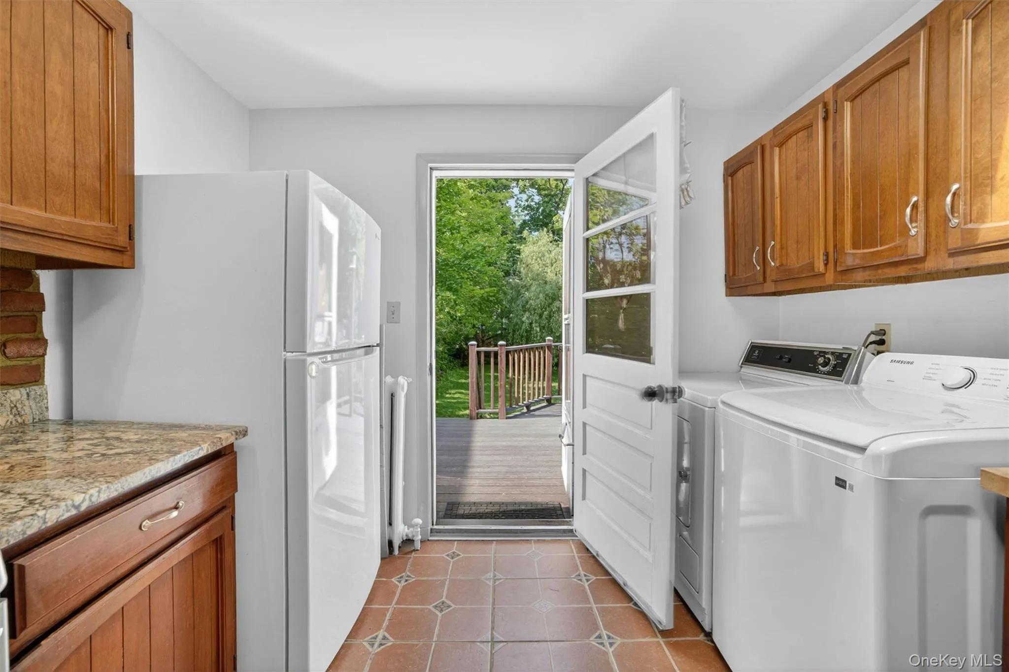 Door to back deck and laundry. Laundry can be moved to basement. Door to back deck and laundry. Laundry can be moved to basement.