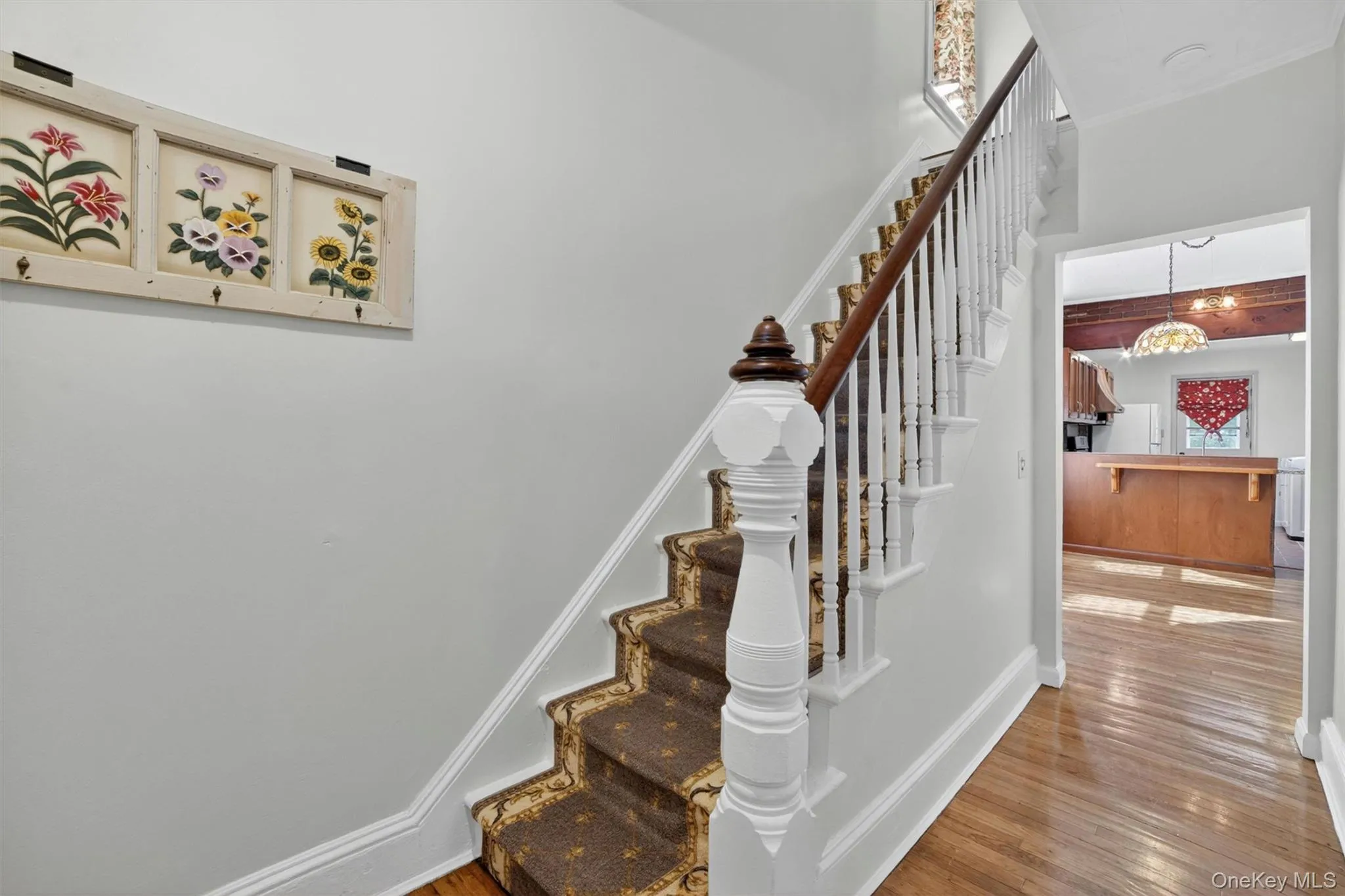 Welcoming entrance foyer. Welcoming entrance foyer.