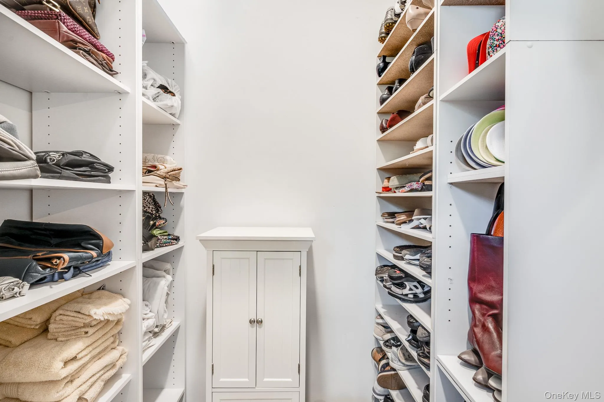 Additional shoe closet Additional shoe closet