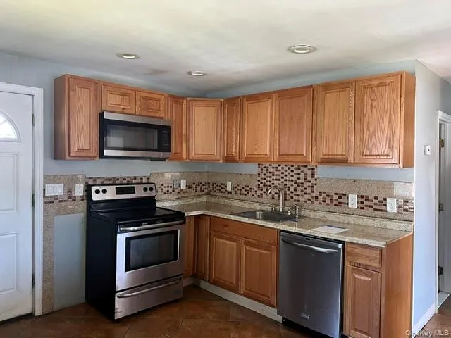 216 Manhattan Avenue, Hempstead, NY, 4 Bedrooms Bedrooms, 8 Rooms Rooms,2 BathroomsBathrooms,Residential,For Rent,Manhattan,0,1001584 216 Manhattan Avenue, Hempstead, NY, 4 Bedrooms Bedrooms, 8 Rooms Rooms,2 BathroomsBathrooms,Residential,For Rent,Manhattan,0,1001584