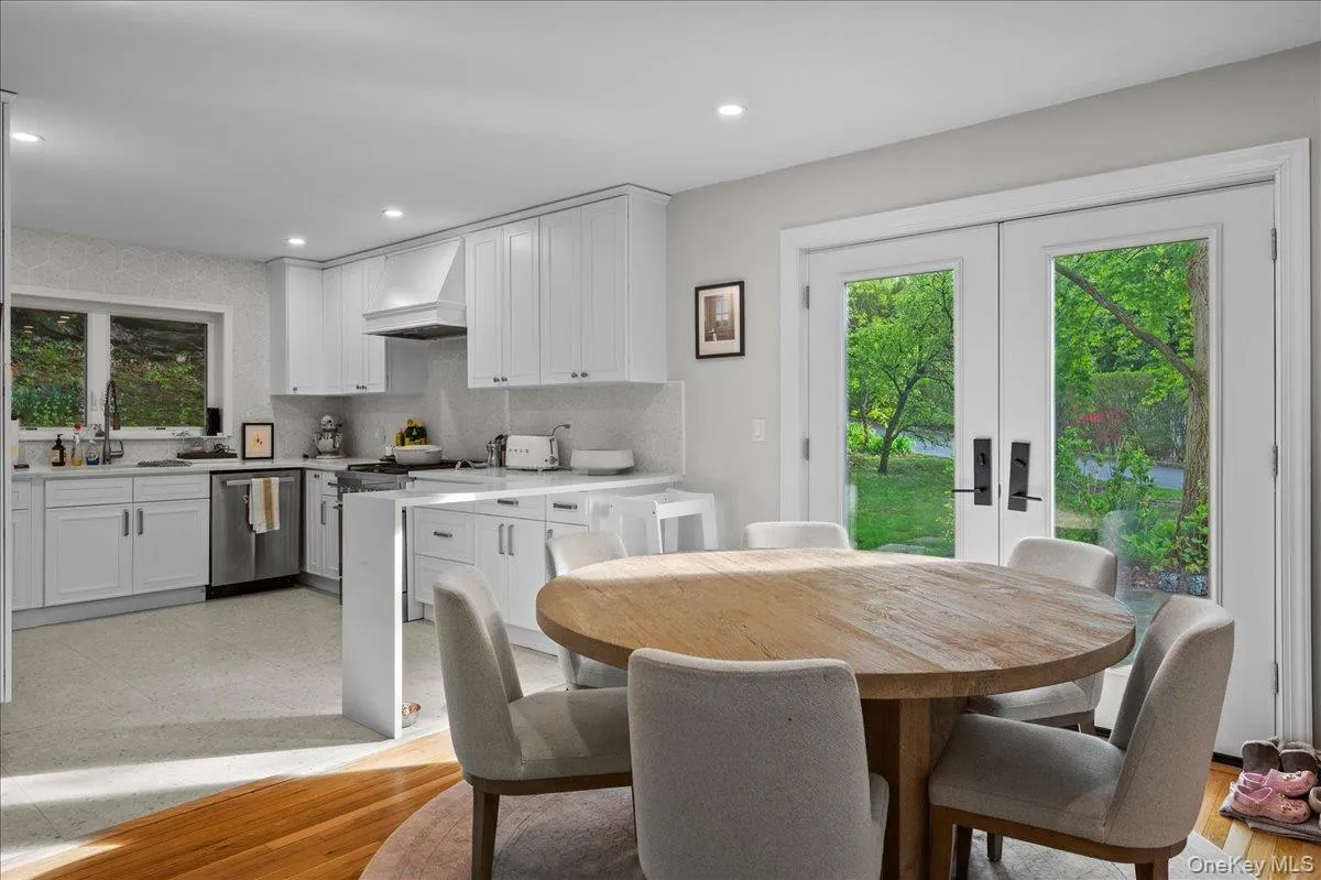 19 Bonnie Way, Mamaroneck, NY, 4 Bedrooms Bedrooms, 6 Rooms Rooms,3 BathroomsBathrooms,Residential Lease,For Rent,Bonnie,0,1001586 19 Bonnie Way, Mamaroneck, NY, 4 Bedrooms Bedrooms, 6 Rooms Rooms,3 BathroomsBathrooms,Residential Lease,For Rent,Bonnie,0,1001586