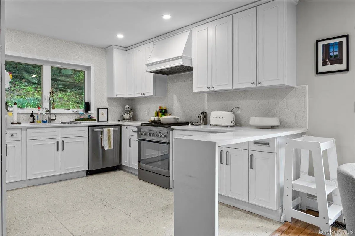 Newly renovated kitchen with high-endappliances Newly renovated kitchen with high-endappliances