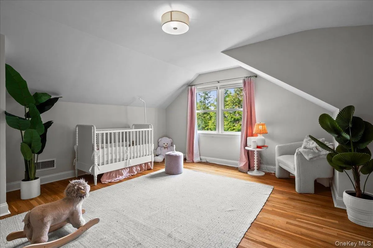 Extra large bedroom Extra large bedroom