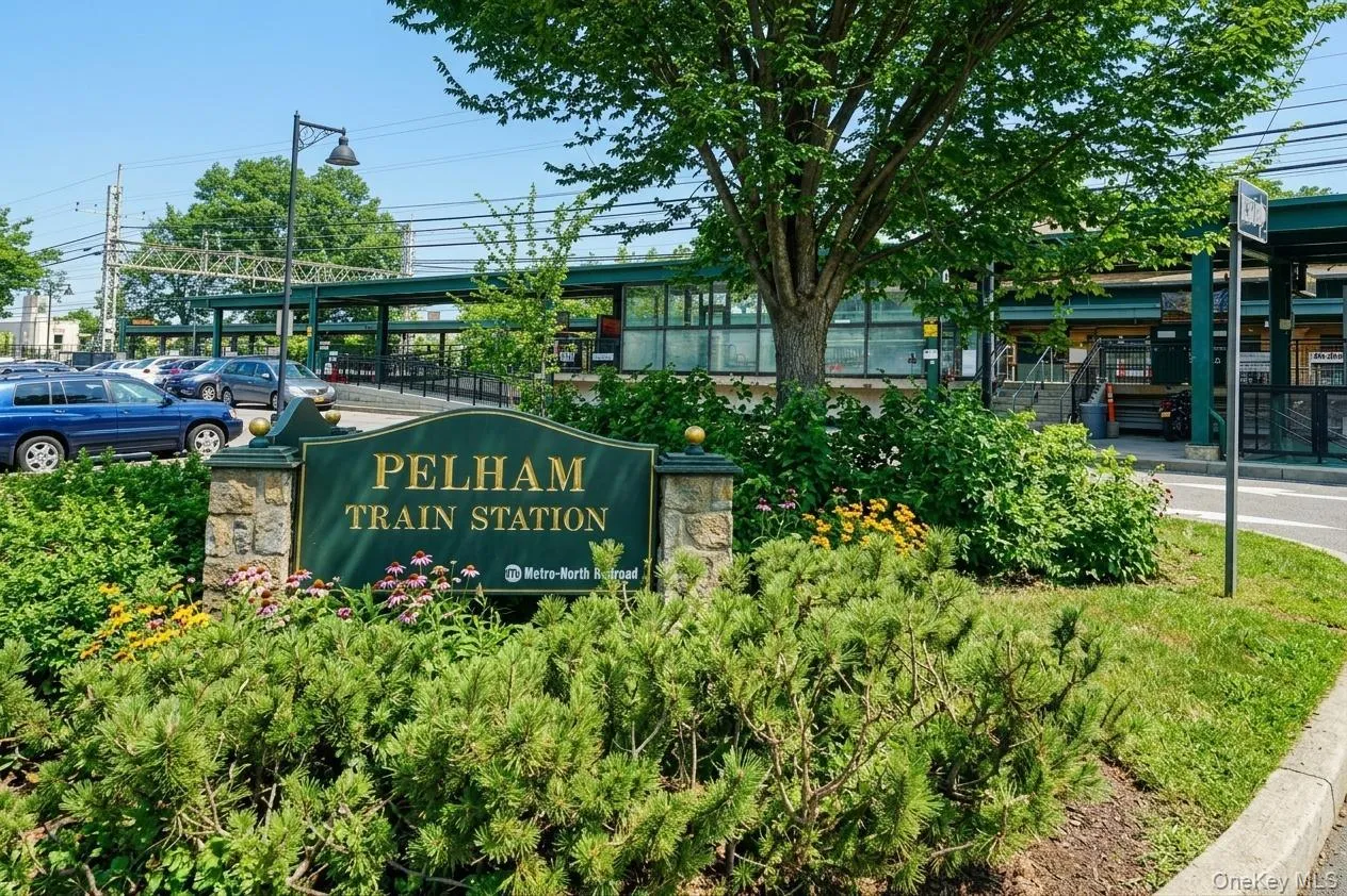 425 First Avenue, Pelham, NY, 2 Bedrooms Bedrooms, 5 Rooms Rooms,1 BathroomBathrooms,Residential Lease,For Rent,First,0,1001591 425 First Avenue, Pelham, NY, 2 Bedrooms Bedrooms, 5 Rooms Rooms,1 BathroomBathrooms,Residential Lease,For Rent,First,0,1001591
