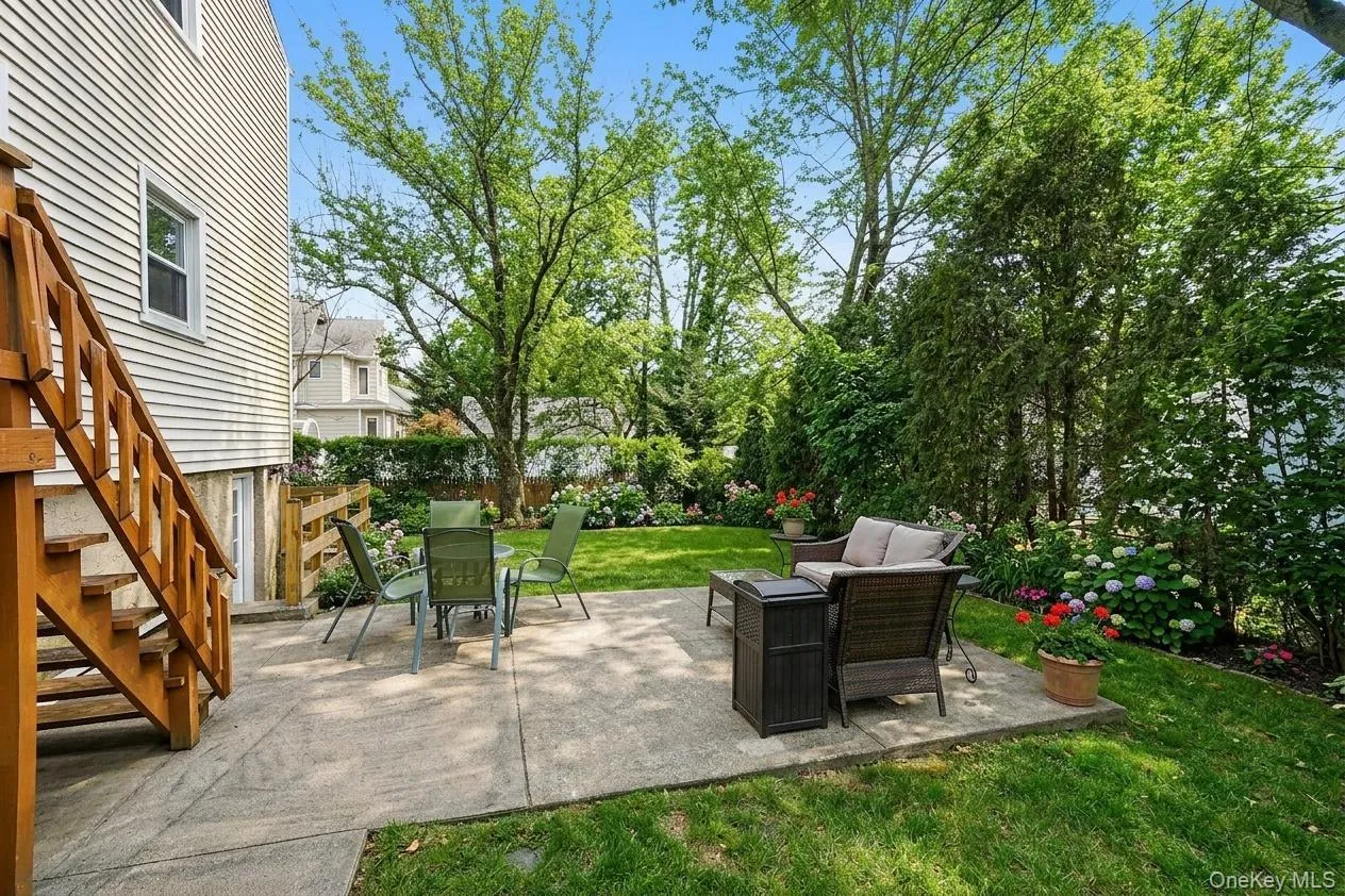425 First Avenue, Pelham, NY, 2 Bedrooms Bedrooms, 5 Rooms Rooms,1 BathroomBathrooms,Residential Lease,For Rent,First,0,1001591 425 First Avenue, Pelham, NY, 2 Bedrooms Bedrooms, 5 Rooms Rooms,1 BathroomBathrooms,Residential Lease,For Rent,First,0,1001591