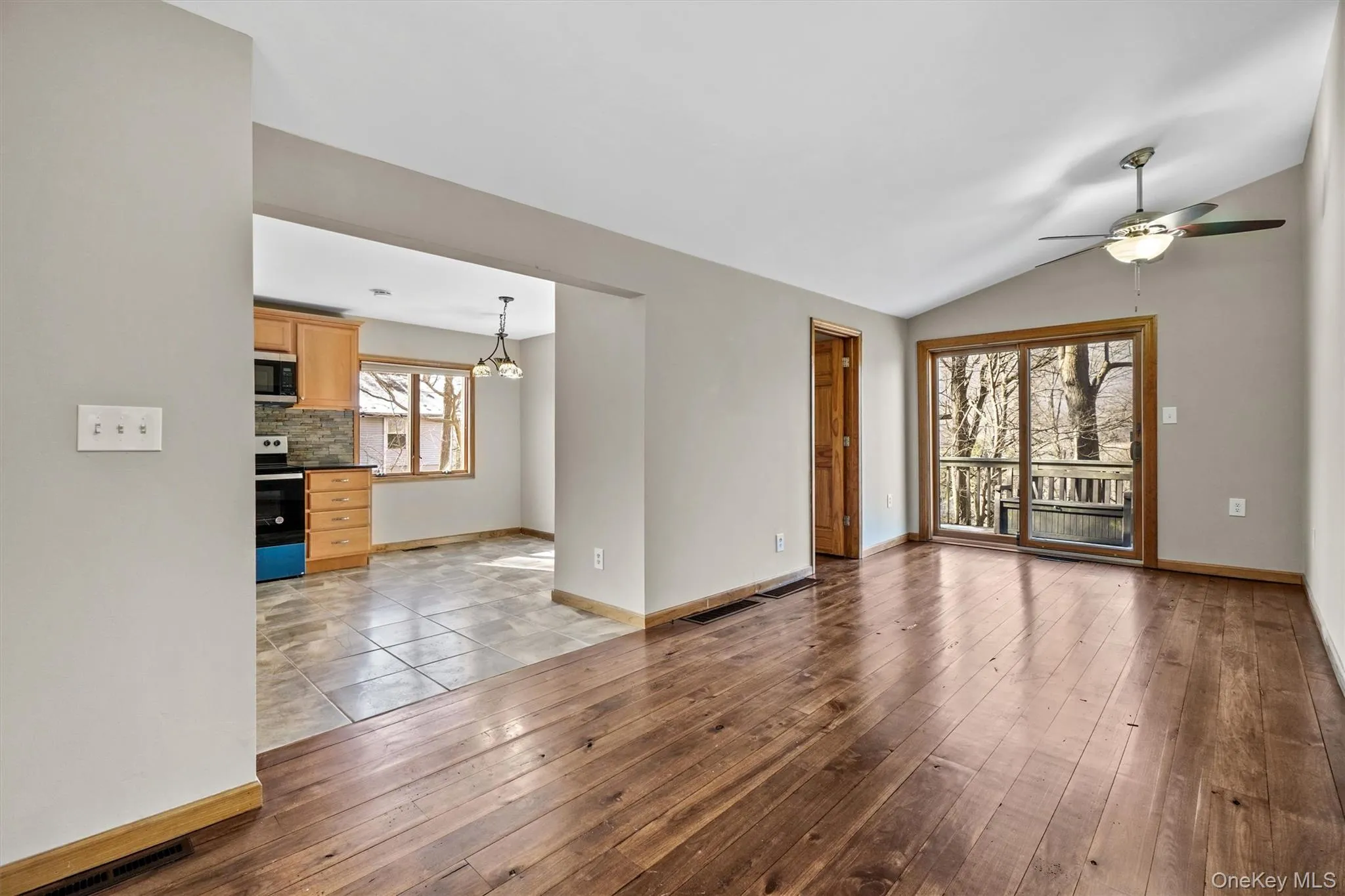31 Paradise Hill, Cornwall, NY, 2 Bedrooms Bedrooms, 5 Rooms Rooms,1 BathroomBathrooms,Residential,For Rent,Paradise,0,1001595 31 Paradise Hill, Cornwall, NY, 2 Bedrooms Bedrooms, 5 Rooms Rooms,1 BathroomBathrooms,Residential,For Rent,Paradise,0,1001595