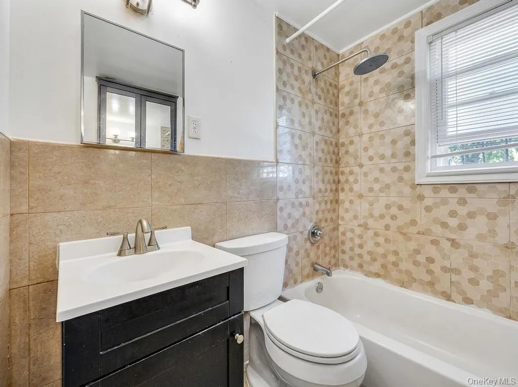 190 Sylvester Street, Hempstead, NY, 4 Bedrooms Bedrooms, 7 Rooms Rooms,2 BathroomsBathrooms,Residential,For Rent,Sylvester,0,1001608 190 Sylvester Street, Hempstead, NY, 4 Bedrooms Bedrooms, 7 Rooms Rooms,2 BathroomsBathrooms,Residential,For Rent,Sylvester,0,1001608