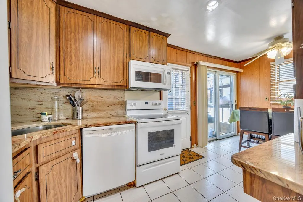 190 Sylvester Street, Hempstead, NY, 4 Bedrooms Bedrooms, 7 Rooms Rooms,2 BathroomsBathrooms,Residential,For Rent,Sylvester,0,1001608 190 Sylvester Street, Hempstead, NY, 4 Bedrooms Bedrooms, 7 Rooms Rooms,2 BathroomsBathrooms,Residential,For Rent,Sylvester,0,1001608
