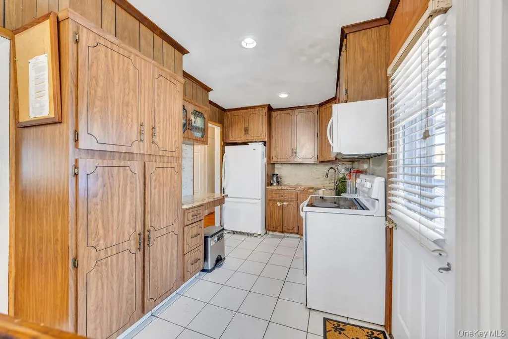 190 Sylvester Street, Hempstead, NY, 4 Bedrooms Bedrooms, 7 Rooms Rooms,2 BathroomsBathrooms,Residential,For Rent,Sylvester,0,1001608 190 Sylvester Street, Hempstead, NY, 4 Bedrooms Bedrooms, 7 Rooms Rooms,2 BathroomsBathrooms,Residential,For Rent,Sylvester,0,1001608