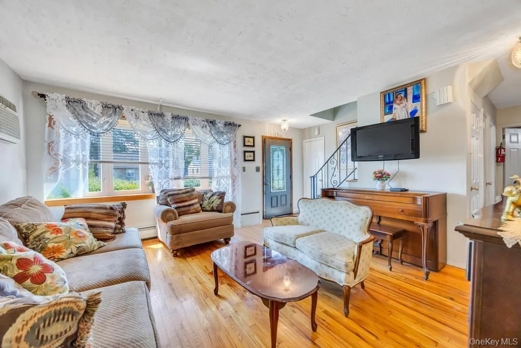 190 Sylvester Street, Hempstead, NY, 4 Bedrooms Bedrooms, 7 Rooms Rooms,2 BathroomsBathrooms,Residential,For Rent,Sylvester,0,1001608 190 Sylvester Street, Hempstead, NY, 4 Bedrooms Bedrooms, 7 Rooms Rooms,2 BathroomsBathrooms,Residential,For Rent,Sylvester,0,1001608