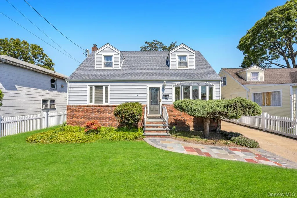 190 Sylvester Street, Hempstead, NY, 4 Bedrooms Bedrooms, 7 Rooms Rooms,2 BathroomsBathrooms,Residential,For Rent,Sylvester,0,1001608 190 Sylvester Street, Hempstead, NY, 4 Bedrooms Bedrooms, 7 Rooms Rooms,2 BathroomsBathrooms,Residential,For Rent,Sylvester,0,1001608