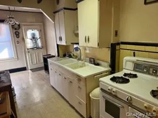 6333 83rd Street, New York, NY, 3 Bedrooms Bedrooms, 7 Rooms Rooms,1 BathroomBathrooms,Residential Sale,For Rent,83rd,0,1001628 6333 83rd Street, New York, NY, 3 Bedrooms Bedrooms, 7 Rooms Rooms,1 BathroomBathrooms,Residential Sale,For Rent,83rd,0,1001628