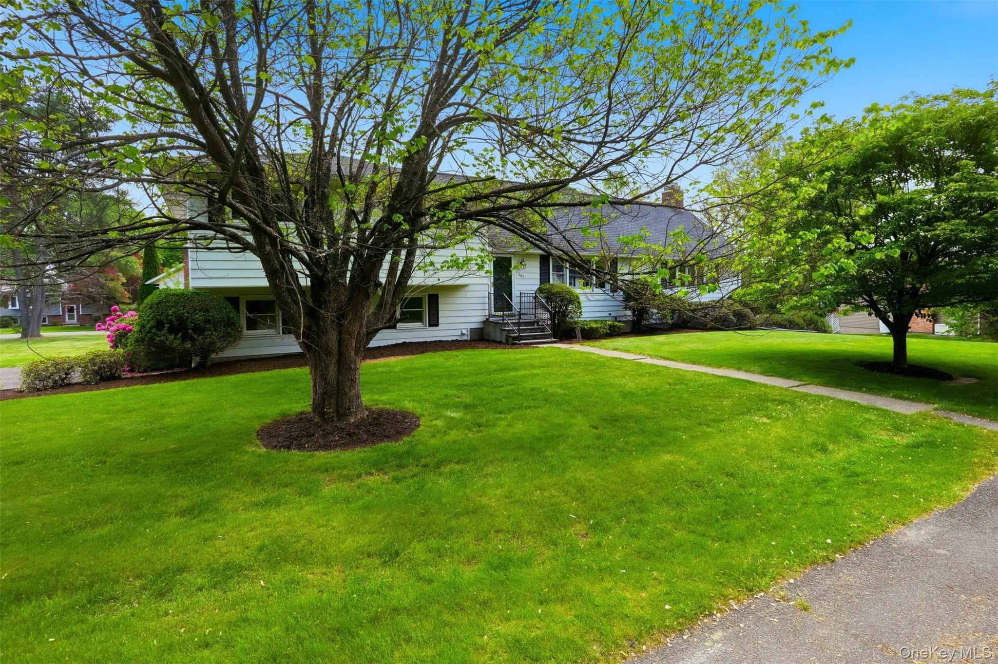205 East Drive, Hurley, NY, 3 Bedrooms Bedrooms, 10 Rooms Rooms,2 BathroomsBathrooms,Residential,For Rent,East,0,1001630 205 East Drive, Hurley, NY, 3 Bedrooms Bedrooms, 10 Rooms Rooms,2 BathroomsBathrooms,Residential,For Rent,East,0,1001630