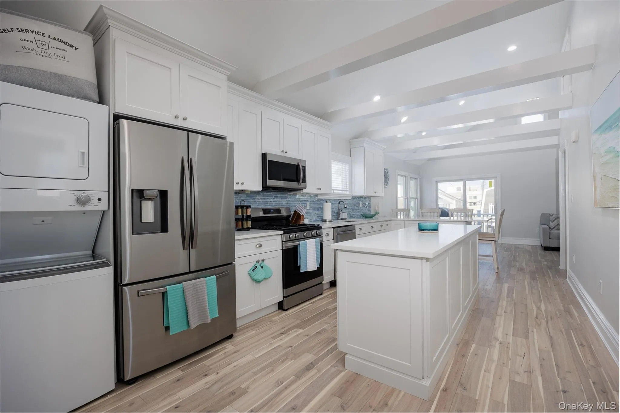 Stainless Steel, Quartz Countertops, Large Island and eat-in Peninsula Stainless Steel, Quartz Countertops, Large Island and eat-in Peninsula