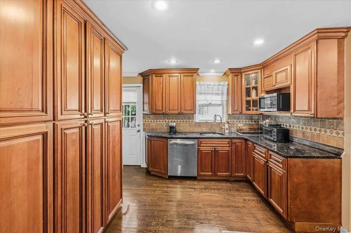 47 Villa Avenue, Yonkers, NY, 4 Bedrooms Bedrooms, 10 Rooms Rooms,2 BathroomsBathrooms,Residential,For Rent,Villa,0,1001643 47 Villa Avenue, Yonkers, NY, 4 Bedrooms Bedrooms, 10 Rooms Rooms,2 BathroomsBathrooms,Residential,For Rent,Villa,0,1001643