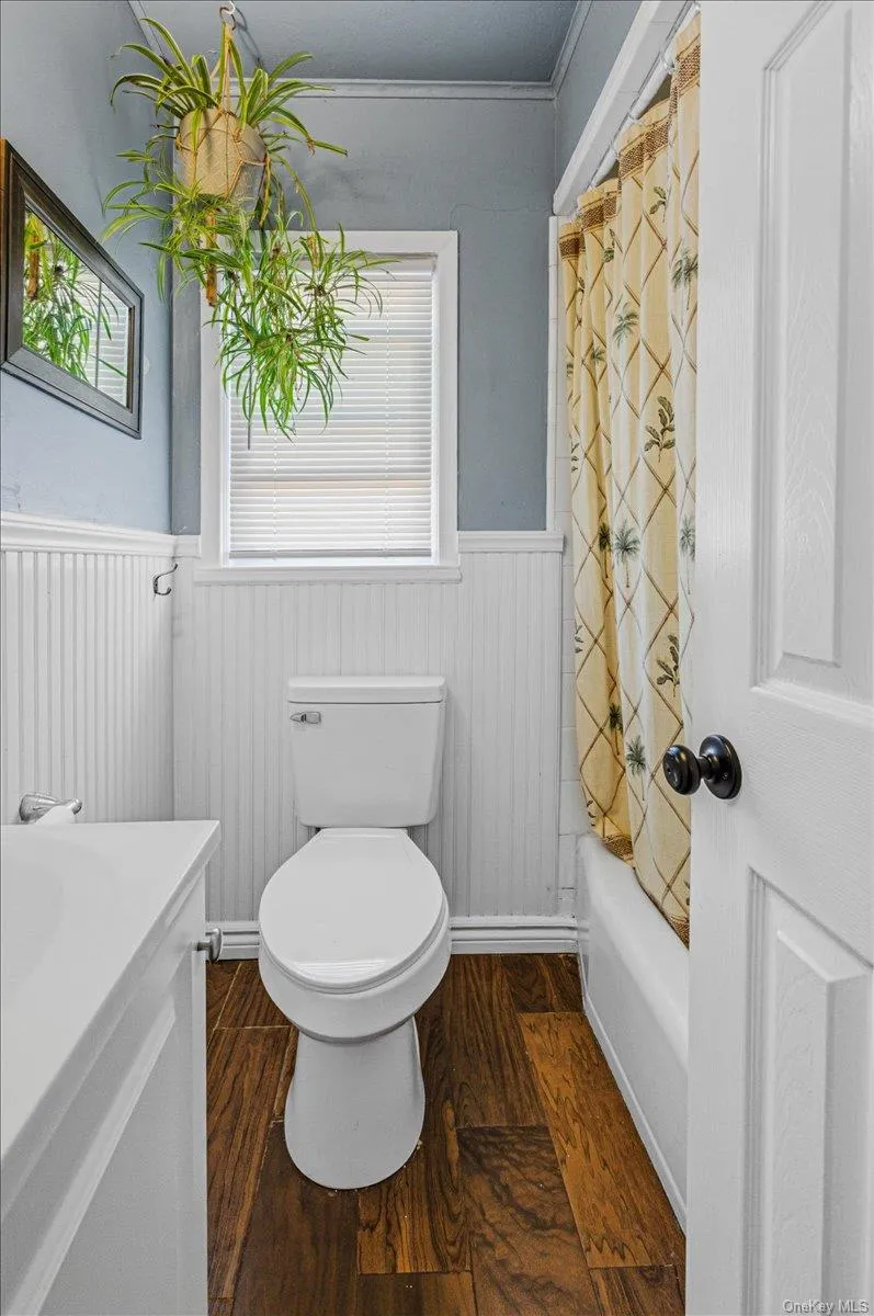 Upstairs Full Bathroom Upstairs Full Bathroom