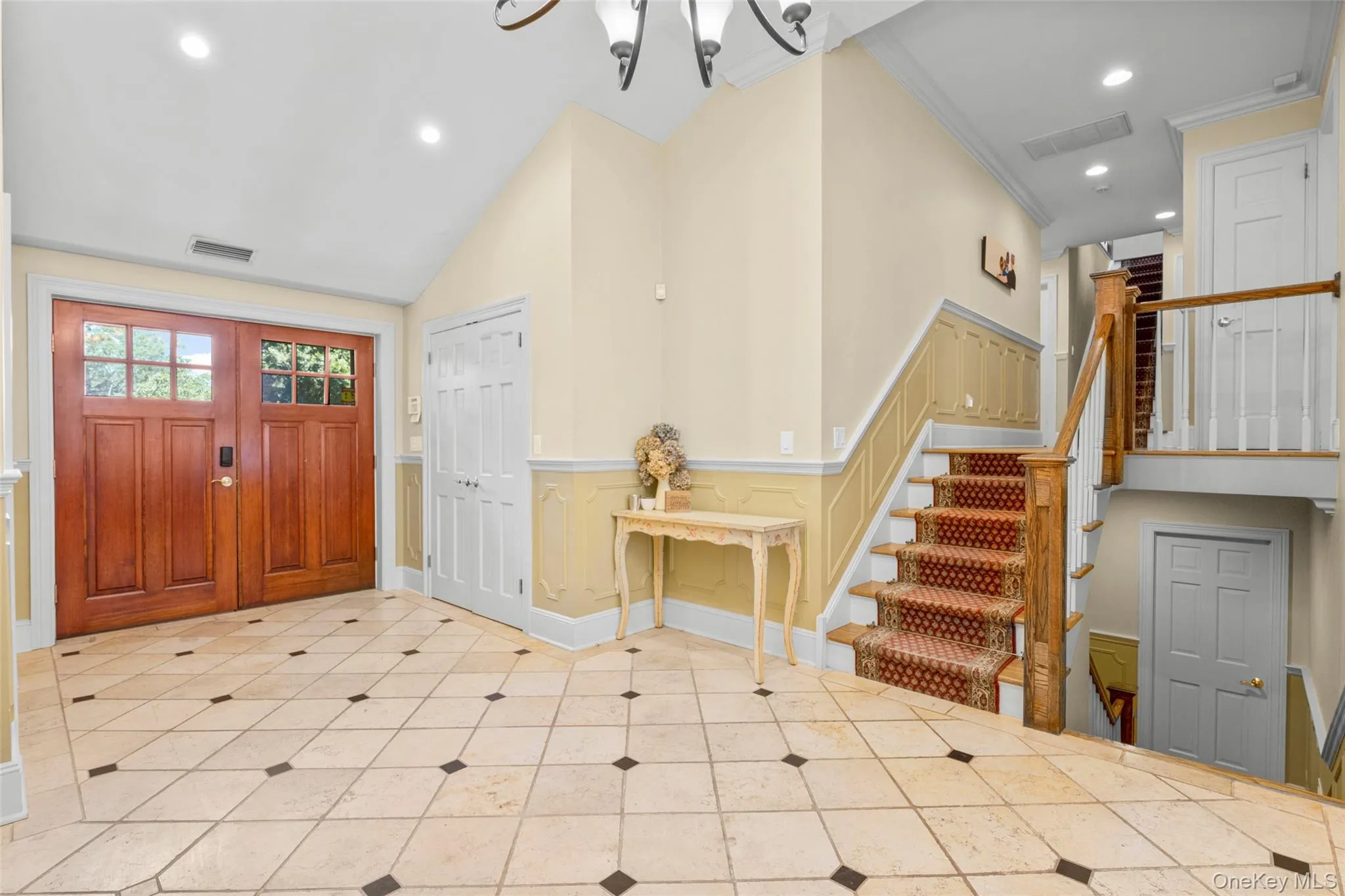 Large Entrance Foyer Large Entrance Foyer