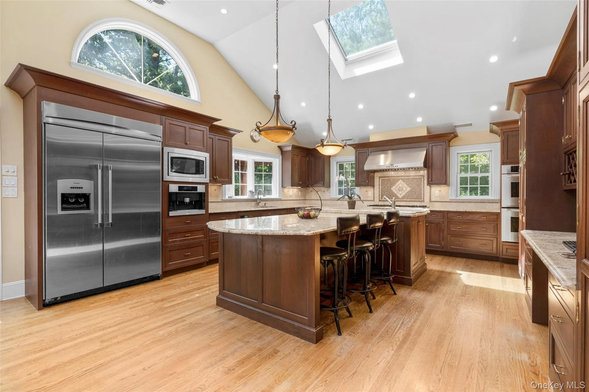 Huge, gourmet dine-in Kitchen Huge, gourmet dine-in Kitchen