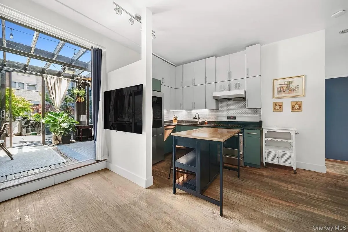 91 Grand Avenue, New York, NY, 1 Bedroom Bedrooms, 3 Rooms Rooms,1 BathroomBathrooms,Residential,For Rent,Grand,0,1001680 91 Grand Avenue, New York, NY, 1 Bedroom Bedrooms, 3 Rooms Rooms,1 BathroomBathrooms,Residential,For Rent,Grand,0,1001680