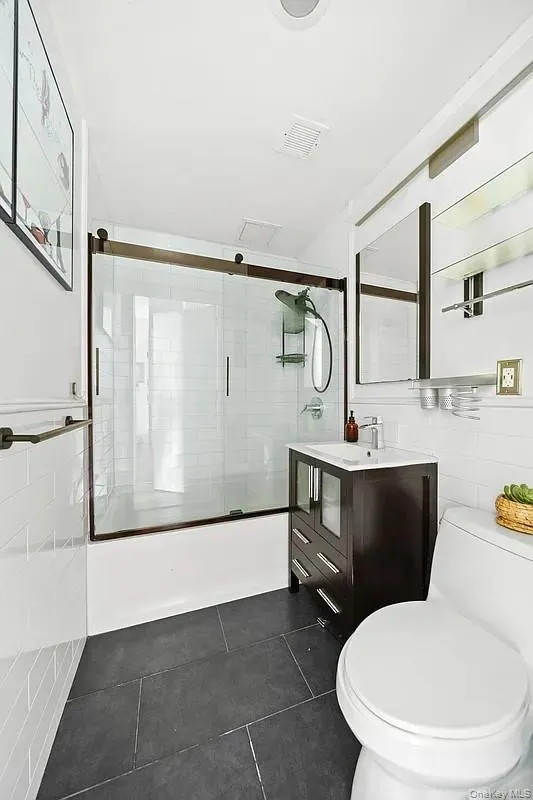 91 Grand Avenue, New York, NY, 1 Bedroom Bedrooms, 3 Rooms Rooms,1 BathroomBathrooms,Residential,For Rent,Grand,0,1001680 91 Grand Avenue, New York, NY, 1 Bedroom Bedrooms, 3 Rooms Rooms,1 BathroomBathrooms,Residential,For Rent,Grand,0,1001680