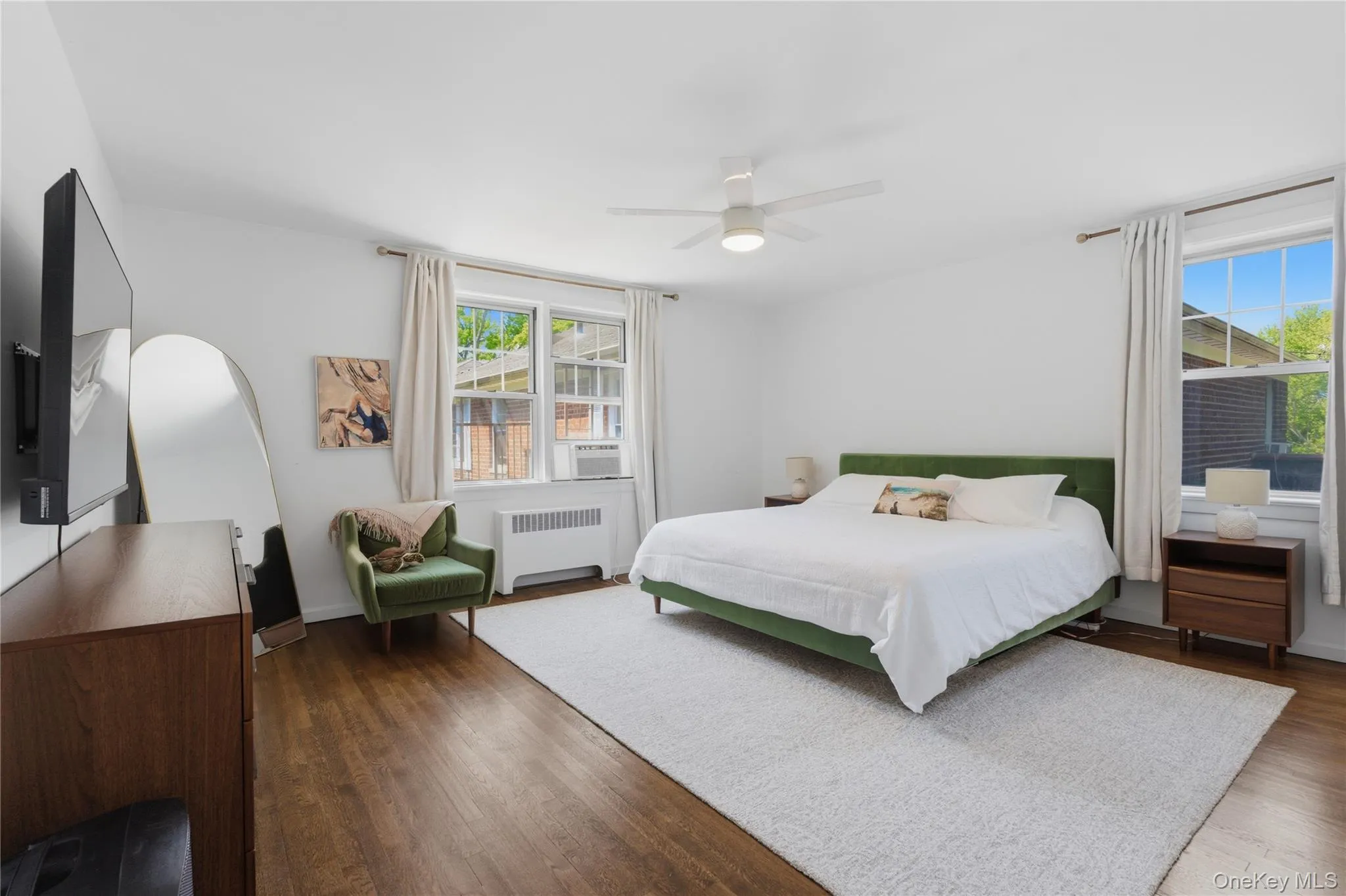 Large primary bed Large primary bed