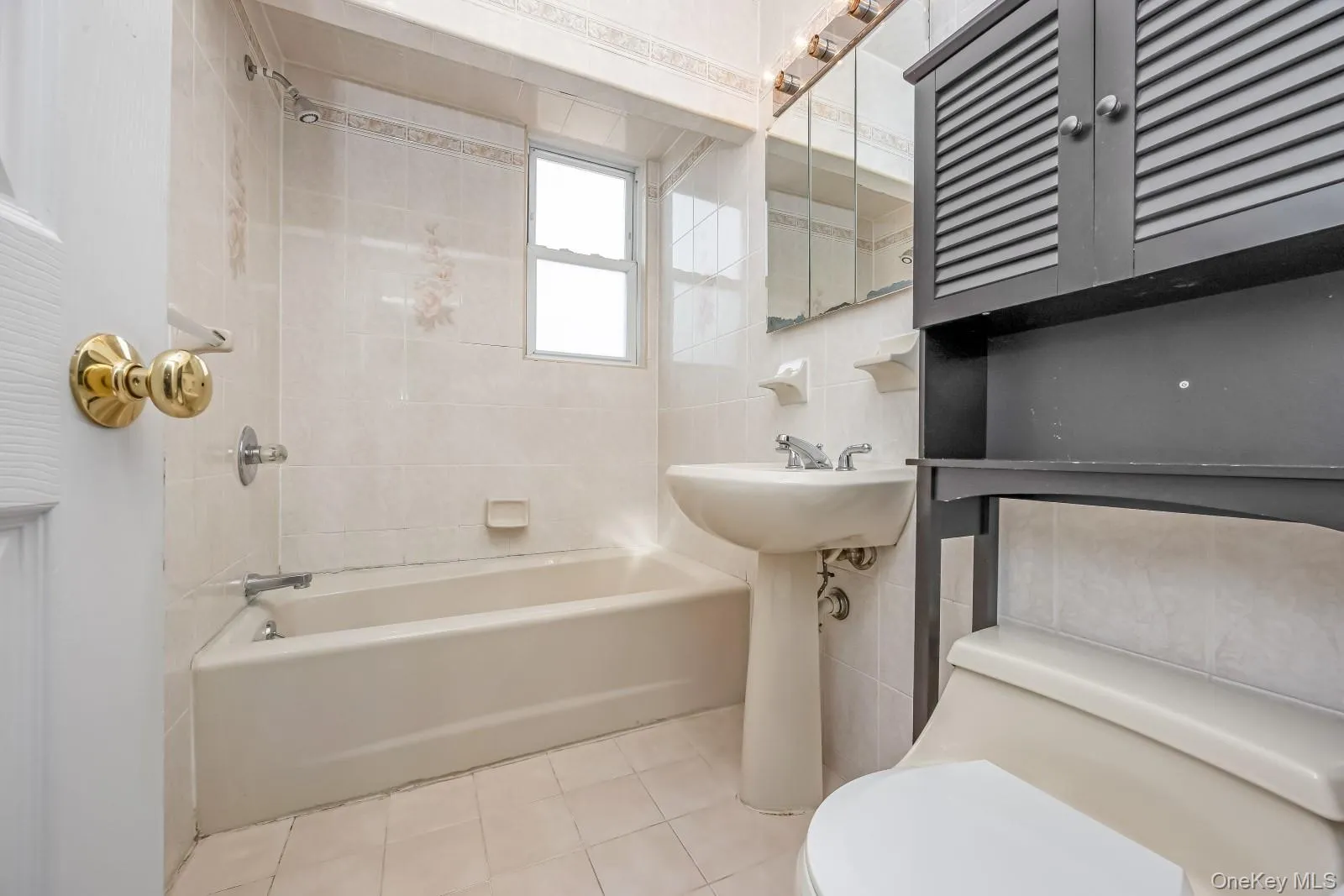 65-56 77th Place, New York, NY, 3 Bedrooms Bedrooms, 8 Rooms Rooms,1 BathroomBathrooms,Residential Sale,For Rent,77th,0,1001688 65-56 77th Place, New York, NY, 3 Bedrooms Bedrooms, 8 Rooms Rooms,1 BathroomBathrooms,Residential Sale,For Rent,77th,0,1001688