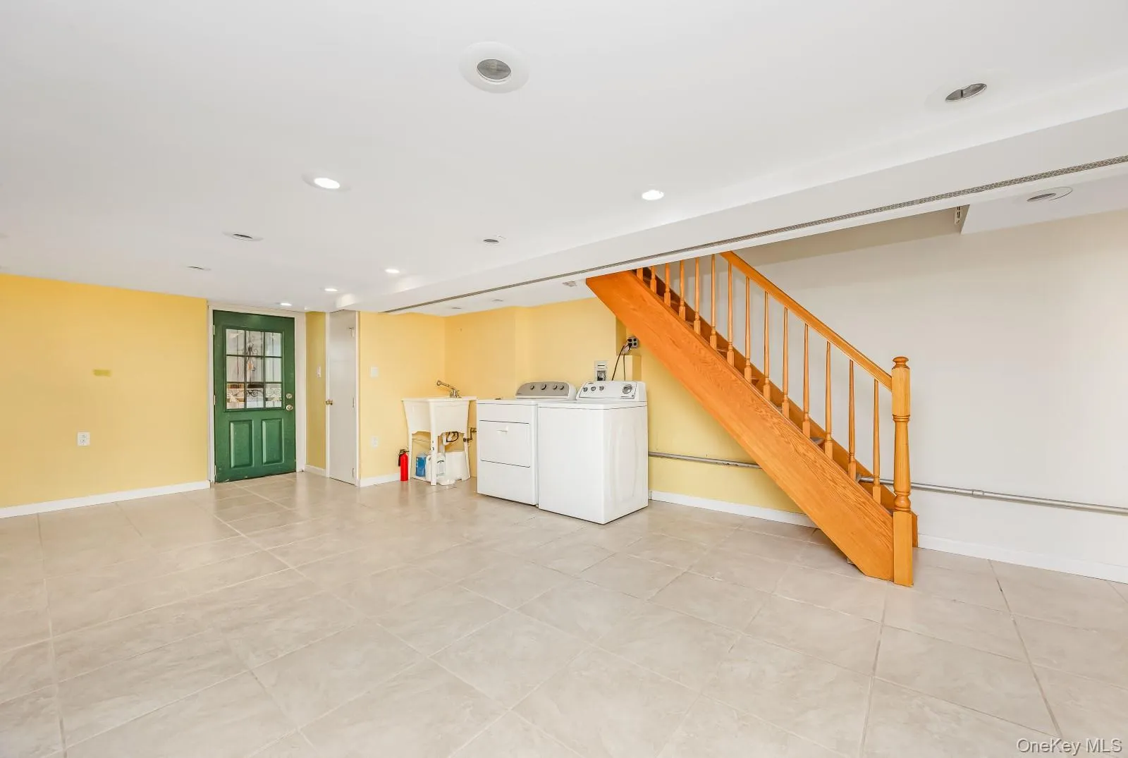 65-56 77th Place, New York, NY, 3 Bedrooms Bedrooms, 8 Rooms Rooms,1 BathroomBathrooms,Residential Sale,For Rent,77th,0,1001688 65-56 77th Place, New York, NY, 3 Bedrooms Bedrooms, 8 Rooms Rooms,1 BathroomBathrooms,Residential Sale,For Rent,77th,0,1001688