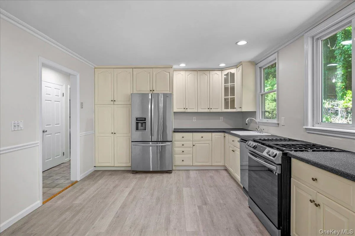 79 Healy Avenue, Greenburgh, NY, 5 Bedrooms Bedrooms, 9 Rooms Rooms,3 BathroomsBathrooms,Residential,For Rent,Healy,0,1001695 79 Healy Avenue, Greenburgh, NY, 5 Bedrooms Bedrooms, 9 Rooms Rooms,3 BathroomsBathrooms,Residential,For Rent,Healy,0,1001695