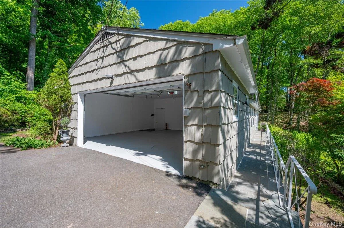 79 Healy Avenue, Greenburgh, NY, 5 Bedrooms Bedrooms, 9 Rooms Rooms,3 BathroomsBathrooms,Residential,For Rent,Healy,0,1001695 79 Healy Avenue, Greenburgh, NY, 5 Bedrooms Bedrooms, 9 Rooms Rooms,3 BathroomsBathrooms,Residential,For Rent,Healy,0,1001695