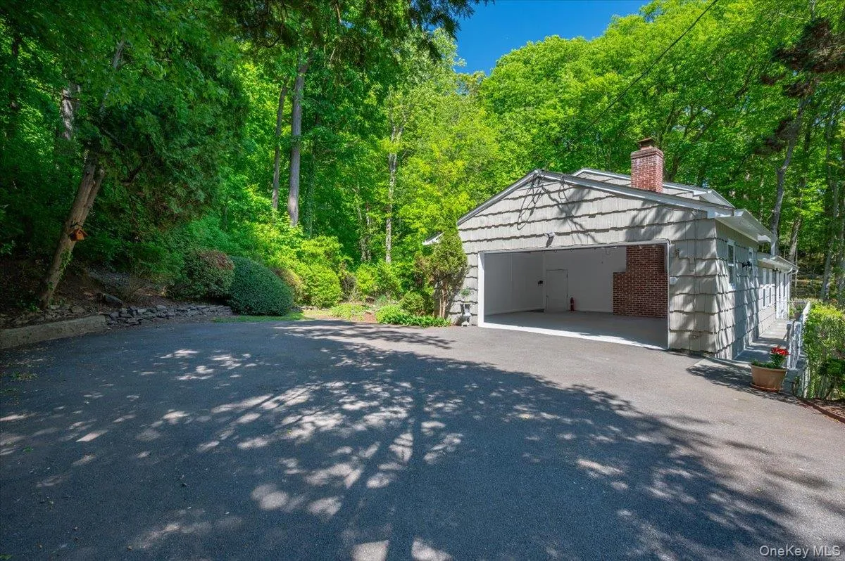 79 Healy Avenue, Greenburgh, NY, 5 Bedrooms Bedrooms, 9 Rooms Rooms,3 BathroomsBathrooms,Residential,For Rent,Healy,0,1001695 79 Healy Avenue, Greenburgh, NY, 5 Bedrooms Bedrooms, 9 Rooms Rooms,3 BathroomsBathrooms,Residential,For Rent,Healy,0,1001695